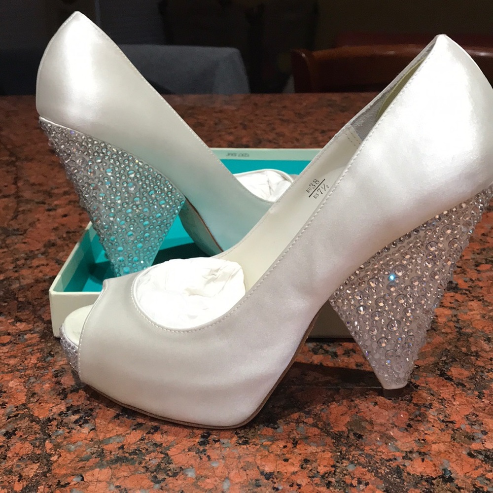 Benjamin Adams Rhiana Ivory Duchesse Silk Shoes